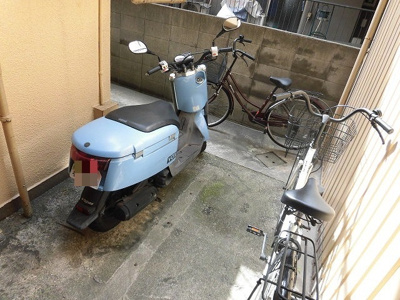【駐車場】 | 久楽マンション | 敷地内に自転車置き場あります。