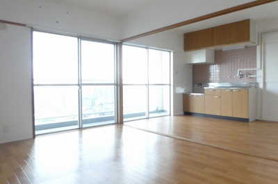 【居間・リビング】 | 鈴が台団地分譲住宅A棟 | LDK12帖　※写真は入居前に撮影したものです