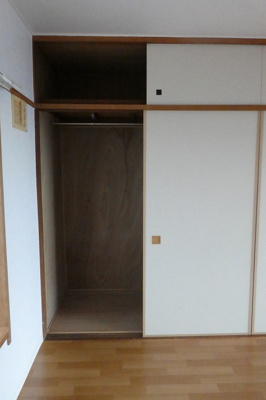 【収納】 | 鈴が台団地分譲住宅A棟 | 奥行きのある押入収納　※写真は入居前に撮影したものです