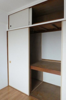 【収納】 | 鈴が台団地分譲住宅A棟 | 奥行きのある押入収納　※写真は入居前に撮影したものです