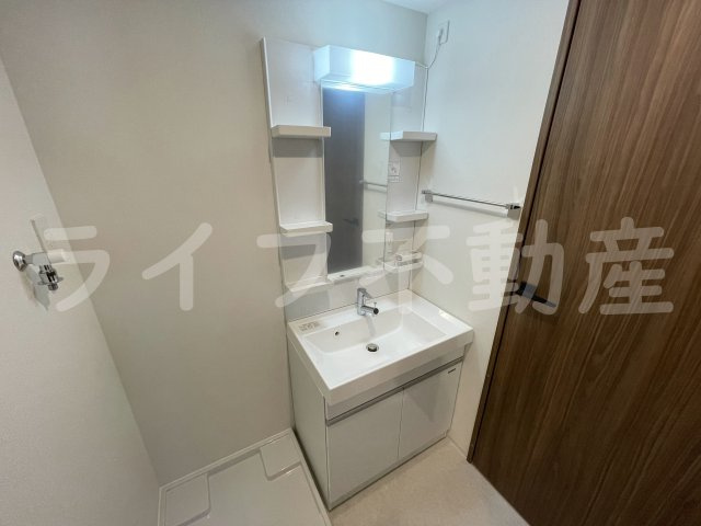 プレサンスNEO長堂アウローラの独立洗面台|朝の支度にも助かる、独立の洗髪洗面化粧台
