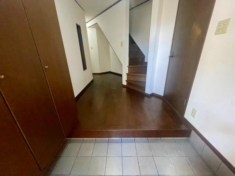 寝屋川市若葉町　一戸建てのエントランス|■物件内覧・資金計画相談・住宅ローン相談、リフォーム相談、お問合せ受付中■
※当日・翌日のご内覧、ご相談はお電話でのお問合せがスムーズです！