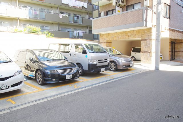 アリオーラ西梅田　仲介手数料無料の駐車場