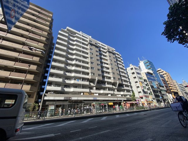 新宿第2アルプスマンションの外観
