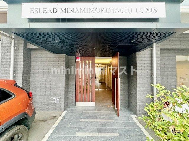 エスリード南森町ラグシスのエントランス