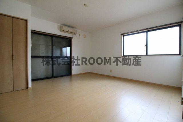 センチュリー21金田　F棟の居間・リビング|こちらのリビングで趣味の時間をお楽しみください