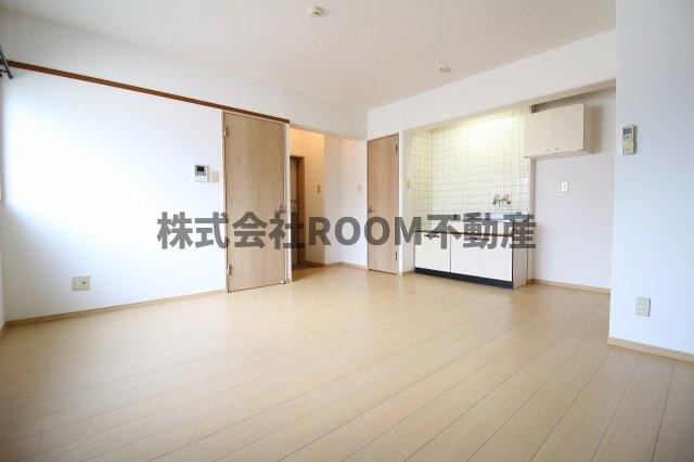 センチュリー21金田　F棟の洋室|広々とした洋室です