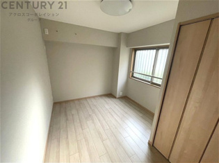 創造性や成長を促す遊びの空間を提供。学習や趣味に集中できる環境を整えます。個別のプライベートスペースは自己表現と自立心を育み、心地よい睡眠環境を整えリラックスできる場所を提供。