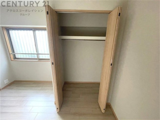 衣類やアクセサリー、小物類の収納が便利で整理整頓がしやすく、部屋の美観を保ちつつ、スペースを最大限に活用できます。衣服のしわやダメージを防ぎ、長持ちさせることができます。