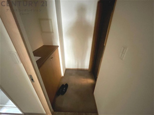 大きな玄関収納付きの玄関です　家族皆様の履物をしっかり収納できます