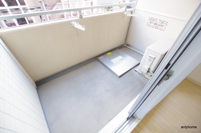 ドゥーエ江坂3　仲介手数料無料のバルコニー