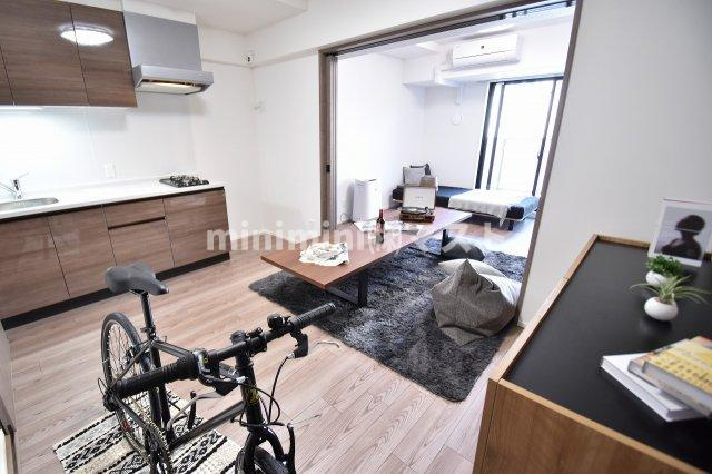 ルネフラッツ谷町四丁目の居間・リビング
