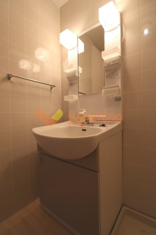 リヴァージュの洗面所|ゆったりとスペースのある洗面所