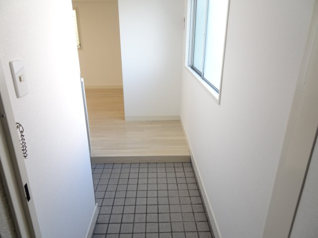 三城ハイツの玄関