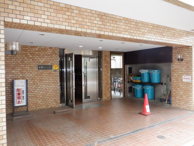 本郷マンションのエントランス