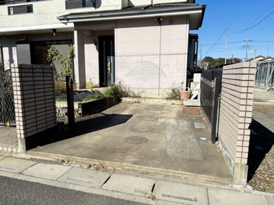 【駐車場】 | 西区高木戸建て（二世帯住宅） | カースペースがあります