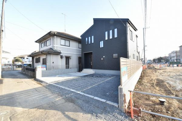 リーブルガーデン  水戸市新荘　第1　限定１棟！の駐車場|並列駐車３台可能なカースペースを確保。毎日のお車の出し入れがストレスなく行えます！
内覧可能です。お気軽にお問い合わせください。

