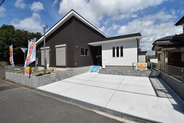 ケイアイフィット　ひたちなか市馬渡　3期 　限定１棟！の駐車場|並列駐車可能なカースペースを確保。毎日のお車の出し入れがストレスなく行えます！
内覧可能です。ご予約はHPから、またお電話でもお気軽にどうぞ。

