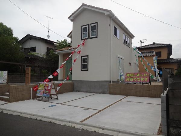 いろどりアイタウン　茨城町前田　22-P1の駐車場|通勤・通学の送迎・お買い物とお車は生活必需品の1つ。
毎日のお車の出し入れがストレスなく行えるゆったりカースペースを完備しておりますのでご安心ください！
