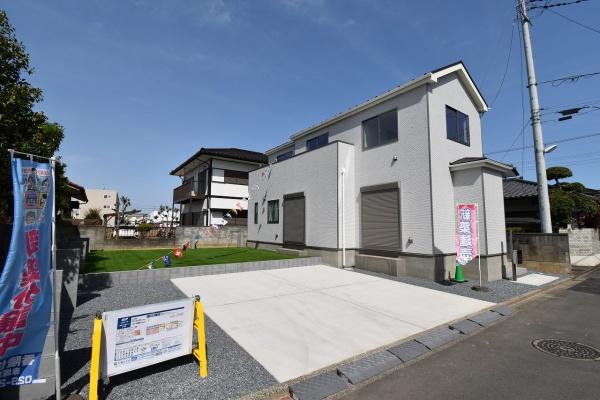 ハートフルタウン 　水戸市平須町　4期　限定１棟！の駐車場|駐車場は十分なスペース。ご夫婦それぞれ車をご所有の場合や、親戚や友人などが車で来る際も安心です。
気になる他の物件と合わせてのご案内、内覧も可能です。お気軽にお問い合わせください！