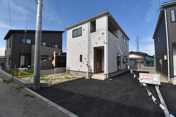 Cradlegarden 　那珂市菅谷　第14　1の駐車場|通勤・通学の送迎・お買い物とお車は生活必需品の1つ。
毎日のお車の出し入れがストレスなく行えるゆったりカースペースを完備しておりますのでご安心ください！
