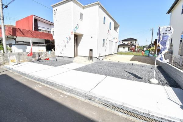 リーブルガーデン 　高萩市高萩　6期　限定１棟！の駐車場|駐車場は十分なスペース。ご夫婦それぞれ車をご所有の場合や、親戚や友人などが車で来る際も安心です。
