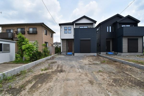 ケイアイフィット　ひたちなか市高野　4期 　１の駐車場|通勤・通学の送迎・お買い物とお車は生活必需品の1つ。
毎日のお車の出し入れがストレスなく行えるゆったりカースペースを完備しておりますのでご安心ください！
