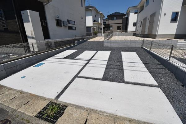 ケイアイB-H　日立市末広町　1期 　1の駐車場|通勤・通学の送迎・お買い物とお車は生活必需品の1つ。
毎日のお車の出し入れがストレスなく行えるゆったりカースペースを完備しておりますのでご安心ください！
