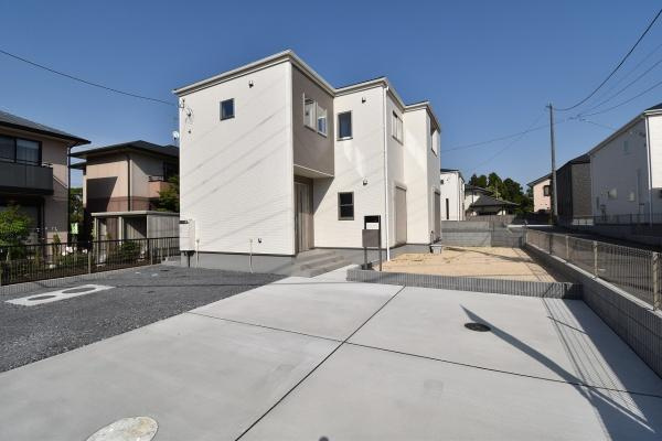 リーブルガーデン 　ひたちなか三反田　5期　1の駐車場|並列駐車可能なカースペースも確保しております。気になる他の物件と合わせてのご案内、内覧も可能です。
お気軽にお問い合わせください！