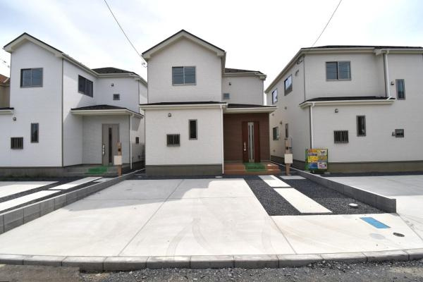 ハートフルタウン 　水戸市堀町　11期　Cの駐車場|並列駐車可能なカースペースを確保。毎日のお車の出し入れがストレスなく行えます！
内覧可能です。ご予約はHPから、またお電話でもお気軽にどうぞ。

