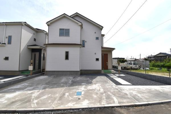 ハートフルタウン 　水戸市堀町　11期　Aの駐車場|並列駐車可能なカースペースを確保。毎日のお車の出し入れがストレスなく行えます！
内覧可能です。ご予約はHPから、またお電話でもお気軽にどうぞ。

