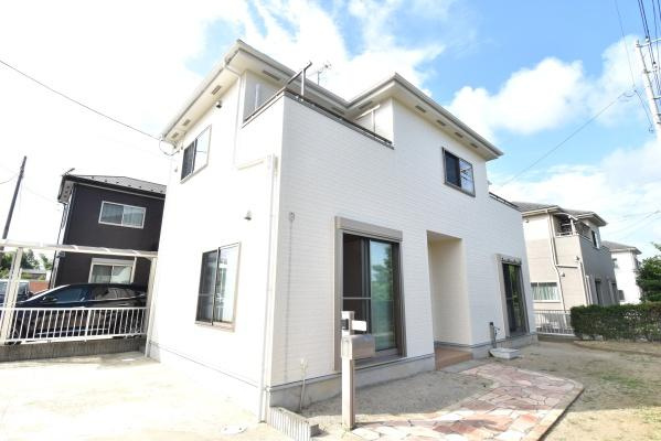 市街地でありながら星空がきれいに見える住まい☆　水戸市酒門町の外観|流行に左右されず、将来にわたって価値が継続する「上質」な佇まい。
品の良い個性と、誇りに思えるお住まいで、通りがかりの方たちにもご友人にも自慢できるお住まい♪
