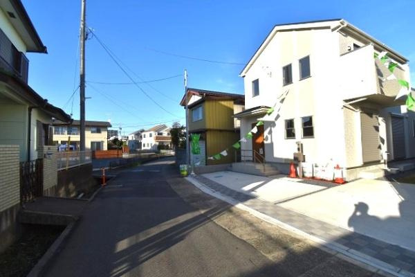 ブルーミングガーデン  水戸市朝日町　限定１棟！の前面道路含む現地写真|前面道路幅4メートル、2台駐車可能。
気になる他の物件と合わせてのご案内も可能です。お気軽にお問い合わせください。

