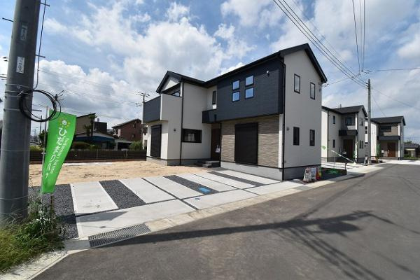 ケイアイフィット　ひたちなか市東石川　5期 　5の駐車場|新築戸建てを購入する際、庭付き、駐車場付きは大変魅力的です。十分な駐車スペースがあれば、ご家族様それぞれが車をご所有の場合や、親戚、友人などが車で来る際も安心です。
