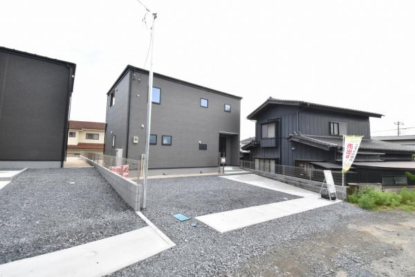 リーブルガーデン 　日立市東大沼町　10期　1の駐車場|駐車場は十分なスペース。ご夫婦それぞれ車をご所有の場合や、親戚や友人などが車で来る際も安心です。
