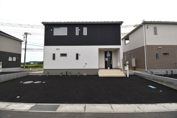 Cradlegarden 　北茨城市磯原町木皿　第2　2の駐車場|通勤・通学の送迎・お買い物とお車は生活必需品の1つ。
毎日のお車の出し入れがストレスなく行えるゆったりカースペースを完備しておりますのでご安心ください！
