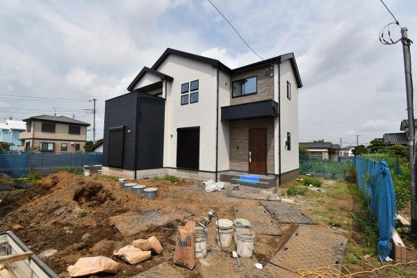 ケイアイフィット　ひたちなか市東石川　5期 　１の駐車場|現地撮影（2023年6月）
写真ではまだ施工途中ですが、３台駐車可能なカースペースです。