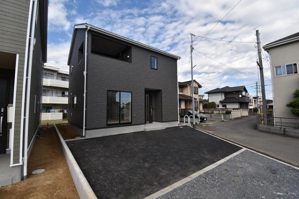 Cradlegarden 　水戸市石川　第3　2の駐車場|並列駐車可能なカースペースを確保。毎日のお車の出し入れがストレスなく行えます！
内覧可能です。ご予約はHPから、またお電話でも、お気軽にどうぞ。

