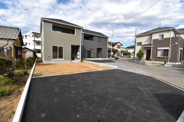 Cradlegarden 　水戸市石川　第3　1の駐車場|新築戸建てを購入する際、庭付き、駐車場付きは大変魅力的です。十分な駐車スペースがあれば、ご家族様それぞれが車をご所有の場合や、親戚、友人などが車で来る際も安心です。
