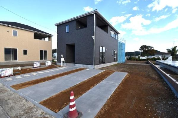 Cradlegarden 　笠間市石井　第1　2の駐車場|並列駐車可能なカースペースを確保。毎日のお車の出し入れがストレスなく行えます！
内覧可能です。お気軽にお問い合わせください。

