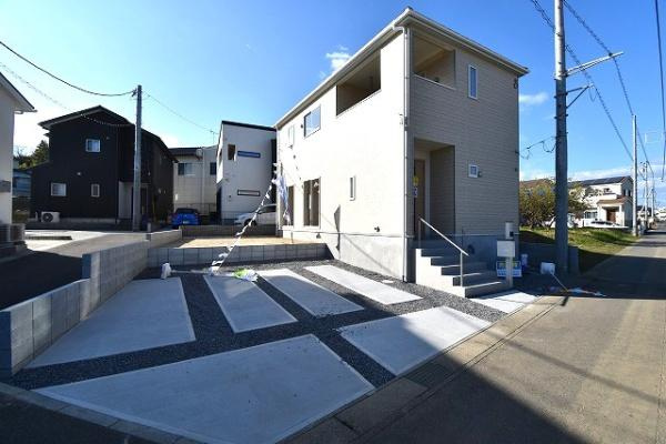 Cradlegarden　 日立市日高町　第2　限定１棟！の駐車場|並列駐車可能なカースペースを確保。毎日のお車の出し入れがストレスなく行えます！
内覧可能です。ご予約はHPから、またお電話でも、お気軽にどうぞ。

