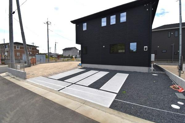 ケイアイフィット　水戸市東野町　2期 　4の駐車場|新築戸建てを購入する際、庭付き、駐車場付きは大変魅力的です。十分な駐車スペースがあれば、ご家族様それぞれが車をご所有の場合や、親戚、友人などが車で来る際も安心です。
