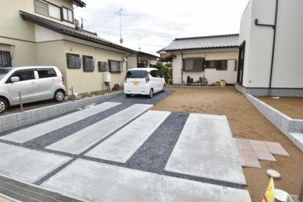 ケイアイフィット　ひたちなか市相金町　2期 　限定１棟！の駐車場|新築戸建てを購入する際、庭付き、駐車場付きは大変魅力的です。十分な駐車スペースがあれば、ご家族様それぞれが車をご所有の場合や、親戚、友人などが車で来る際も安心です。
