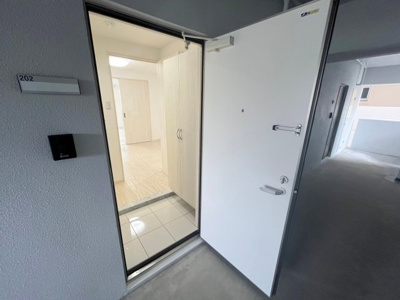 【玄関】 | クレステージ北谷 | ※退去前の為、新築時の写真になっております