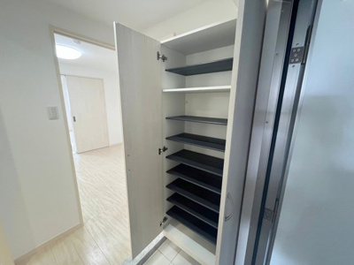 【玄関】 | クレステージ北谷 | ※退去前の為、新築時の写真になっております