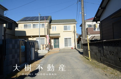 【前面道路含む現地写真】 | 海老名市中新田３丁目　二世帯中古戸建て　【仲介手数料無料】