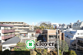 【展望】 | 眼前に広がる空の雄大さと、このお部屋の自慢の一つである「眺望」をご覧ください。毎日、この景色を独り占めできる新生活に夢が広がります。～即日のご見学可能～　お問合せはお気軽にどうぞ。
