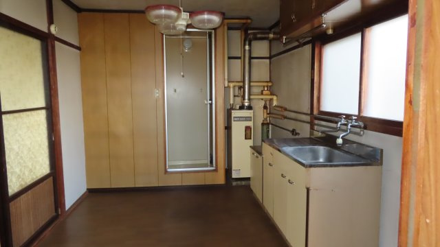 【居間・リビング】 | 網走市桂町２丁目４１番地７、４４番地４、４５番３９　中古売共同住宅 | ２－２：居間