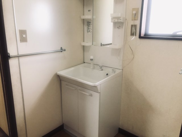 高屋　中古戸建　4LDKの独立洗面台|洗面所