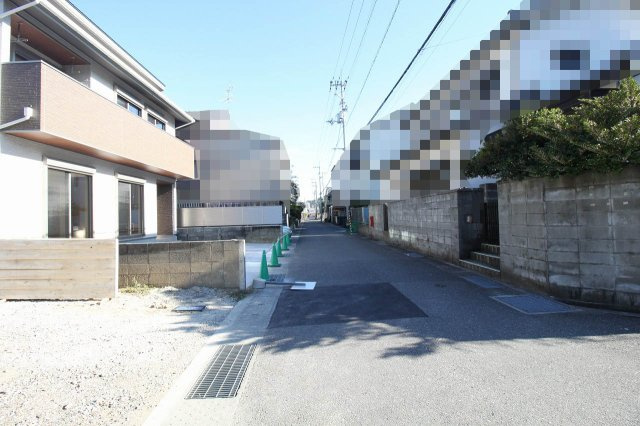 竹島町　中古戸建　（未入居物件）の前面道路含む現地写真